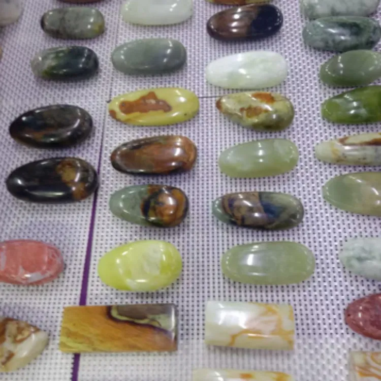 天然岫玉手把原石一手货源多样性发货以实物为准原石生长纹裂正常