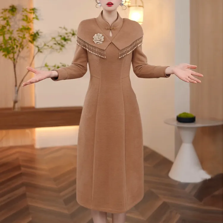 贵气优雅披肩流苏连衣裙2025冬季新款女士精致收腰显瘦加厚中长款