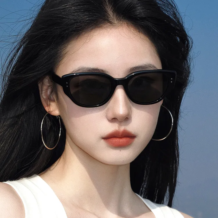 超轻TR复古猫眼墨镜女新款网红显脸小高级感防紫外线遮阳眼镜男