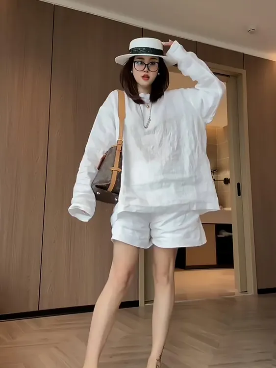 2025超火夏装一整套清冷松弛感穿搭白色百搭短裤两件套装女装新款