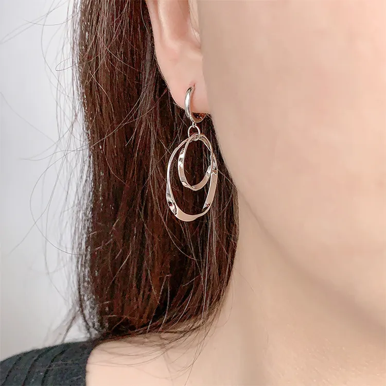 钛钢耳饰 轻奢风格曲圈大型耳环吊大气简约气质优人佩戴百搭小众