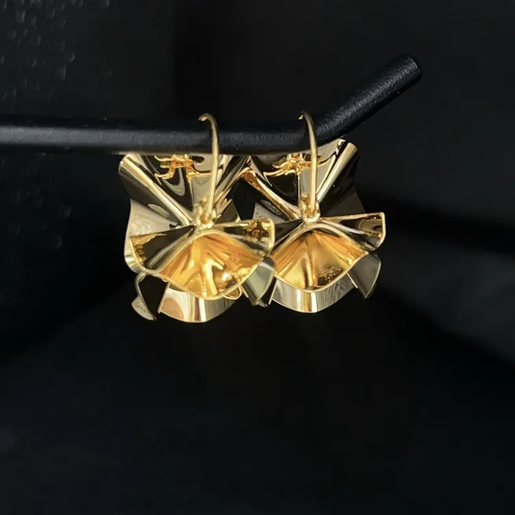 铜合金耳饰 时尚轻奢小众设计款高级感立体花苞耳扣耳圈