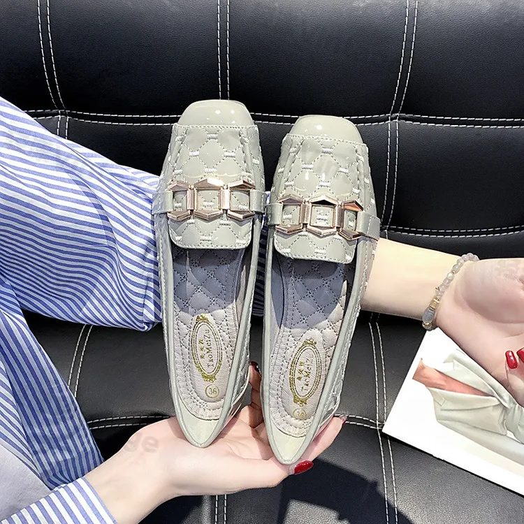 2025新款豆豆鞋软底方头平底妈妈百搭不磨脚累脚软面大码四季女鞋