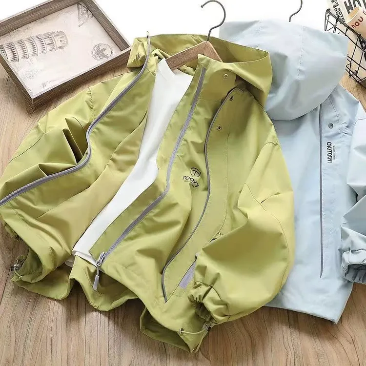 男童连帽外套2025新款儿童冲锋衣薄款男孩大气时尚秋季外套冲锋衣