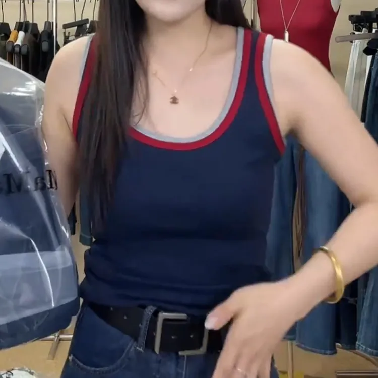 2025新款简约时尚休闲百搭显瘦背心LK2505248