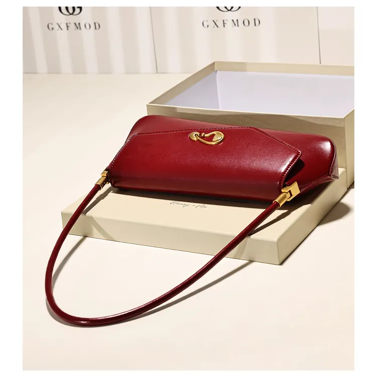 GXFMOD原创设计法式腋下包2025秋新款通勤法棍包红色气质单肩女包