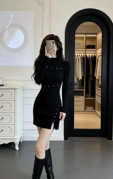 Z311冬天配大衣裙子绝美巨显身材气质收腰黑色钉扣开叉针织连衣裙