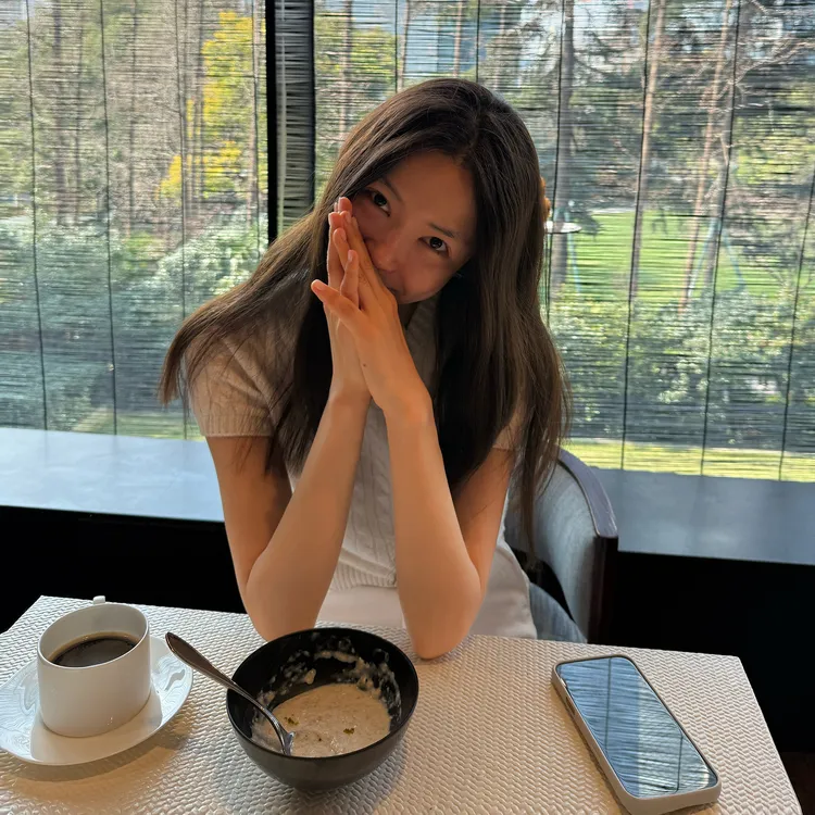 ROMI STUDIO“经典优雅”康赛妮100%山羊绒绞花套头毛衫RW24LSY1419