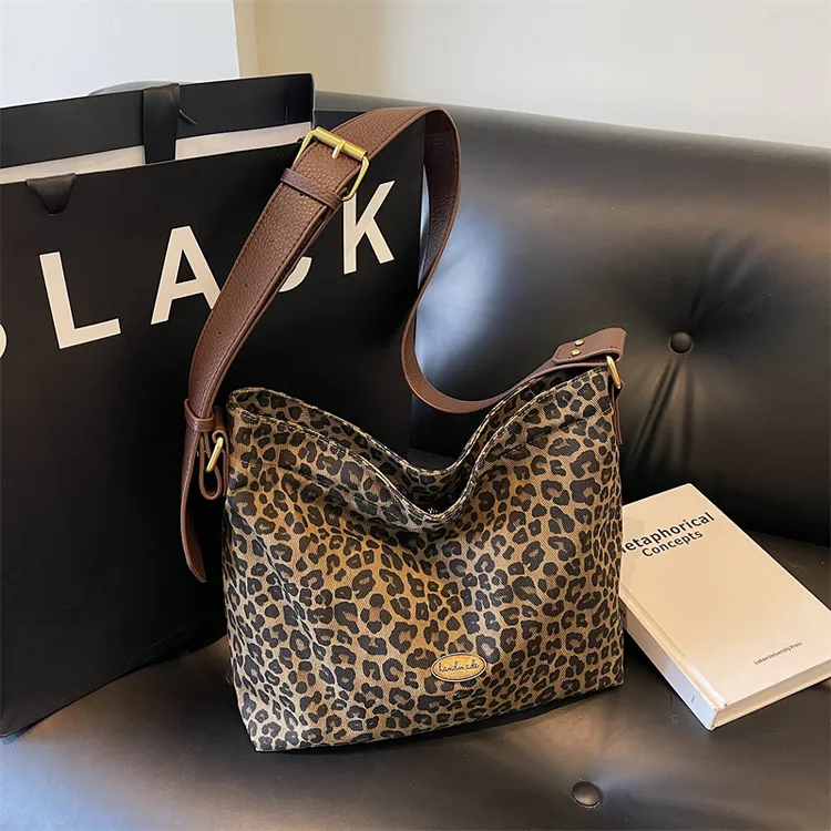 2025新款秋冬单肩斜挎包女复古大包斜挎包豹纹托特包可折叠大容量