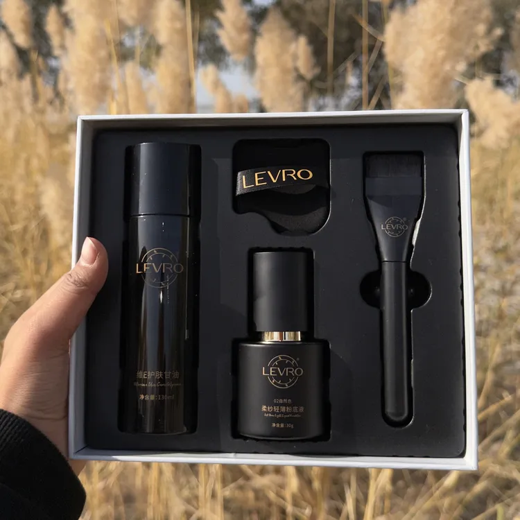 LEVRO柔纱轻薄粉底液套盒保湿紧致紧致润肤