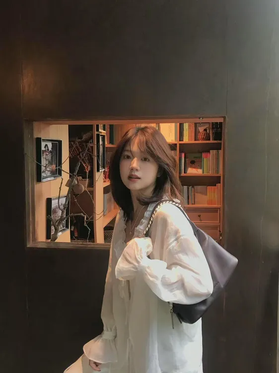 2025夏季新款法式别致小衫上衣小众设计感衬衫女气质百搭阔腿裤