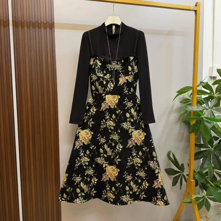 新款大码女装时尚洋气假两件拼接显瘦连衣裙