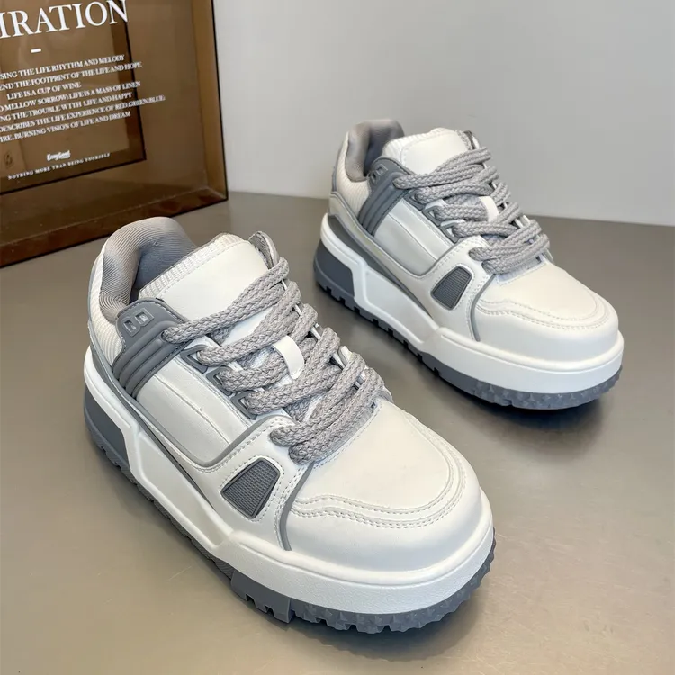 欧货潮鞋2026爆款拼色厚底增高休闲板鞋女款小白鞋时尚胖丁面包鞋