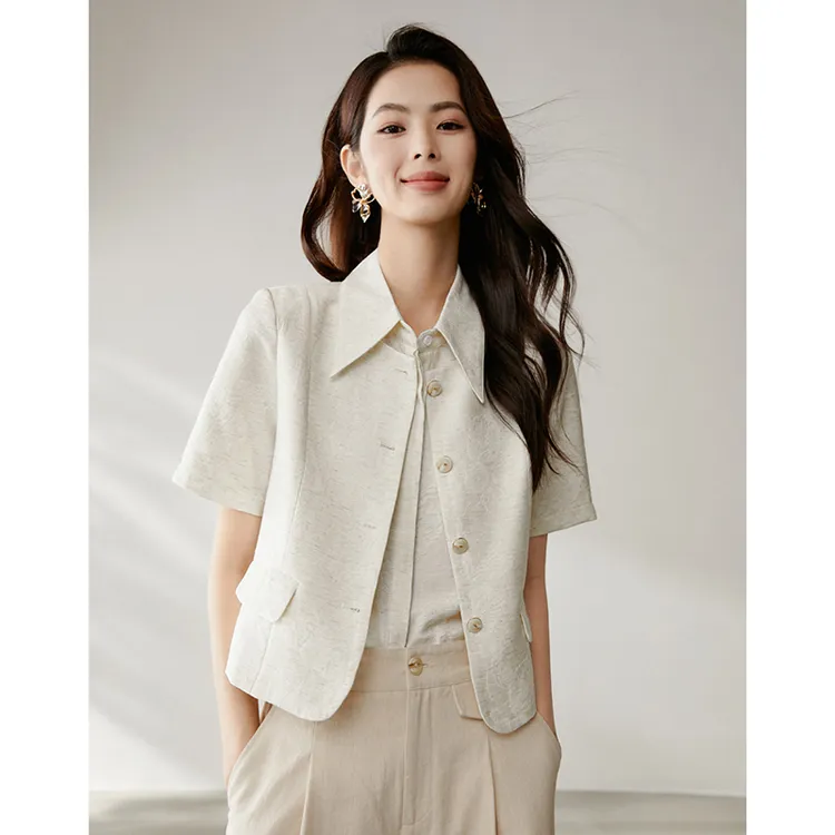 晚白【新品】2025上衣圆领暗纹印花短外套女24122317
