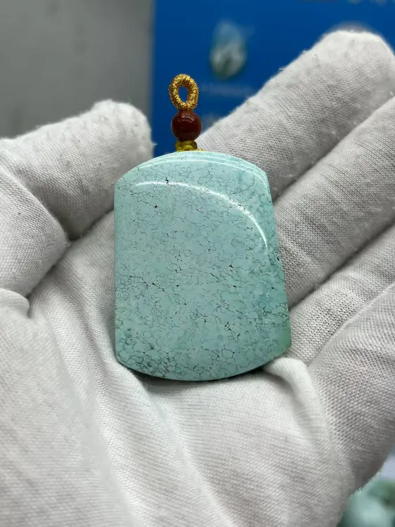 原矿绿松石牌子、尺寸41.7*30*11.5mm、重28.7克