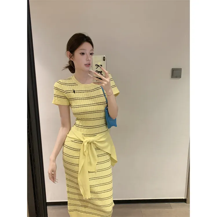 纯欲气质收腰显瘦针织连衣裙女夏季修身显瘦条纹包臀长裙披肩套装