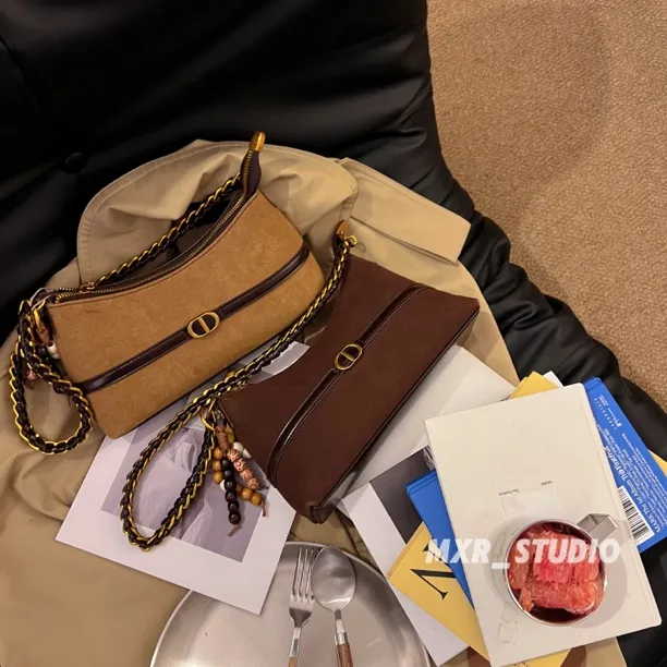 海南简爱专享【古董家】2025冬季新款复古单肩斜挎包磨砂腋下包单肩包饺子包包