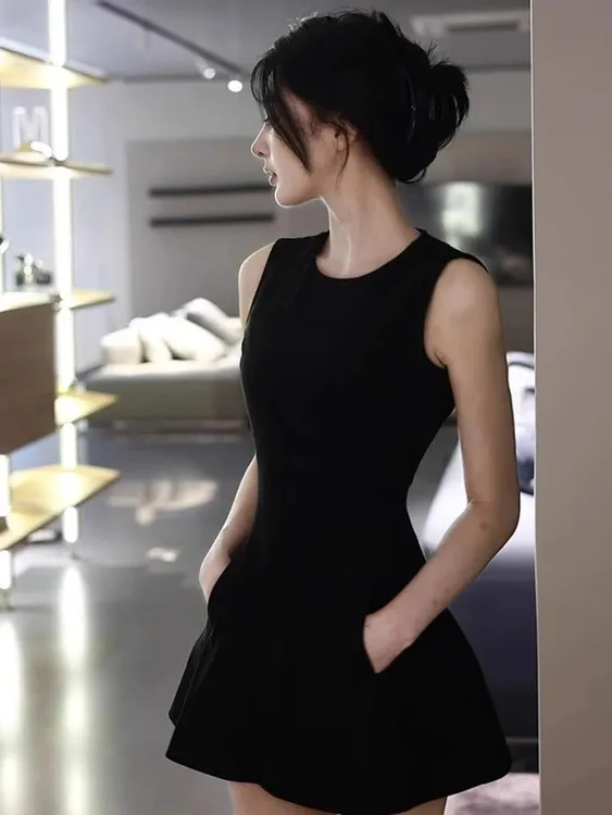 小香风气质名媛女神范无袖背心短裙2025夏季款修身显瘦收腰连衣裙