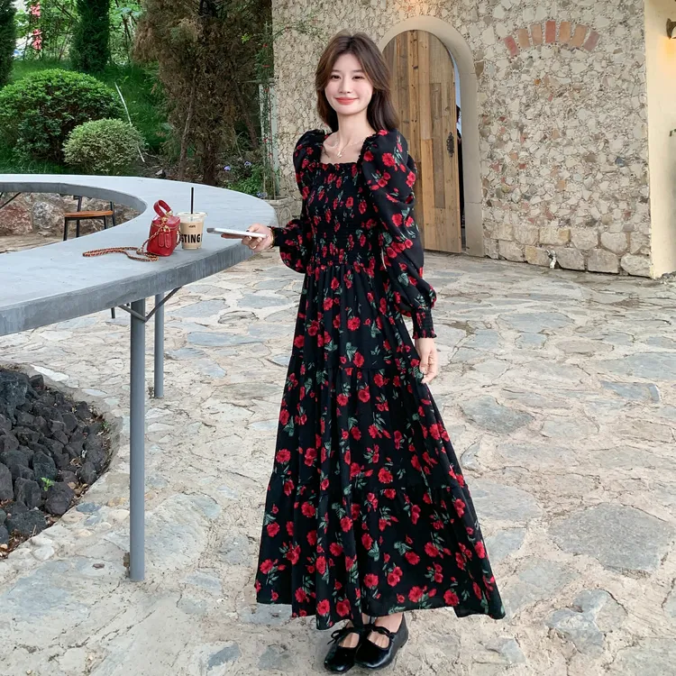 法式复古气质百搭印花长裙女2025秋季新款甜美氛围感显瘦连衣裙