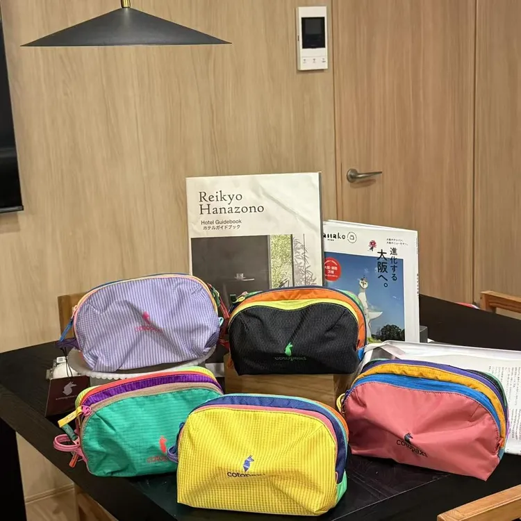 多巴胺配色羊驼化妆包女款新款便携洗漱收纳包高品质时尚撞色包包