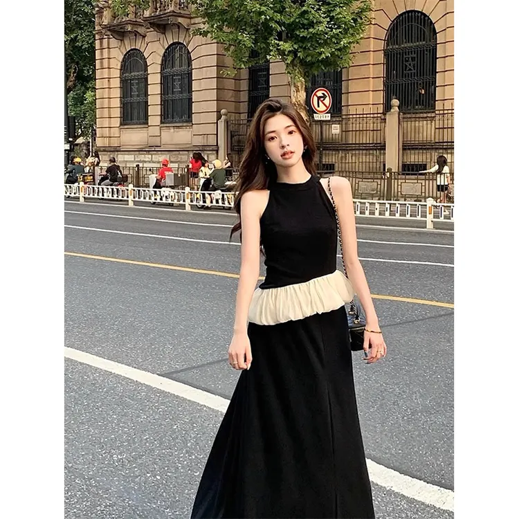 黑色无袖挂脖背心拼接花苞下摆早春别致漂亮小衫设计感吊带上衣女