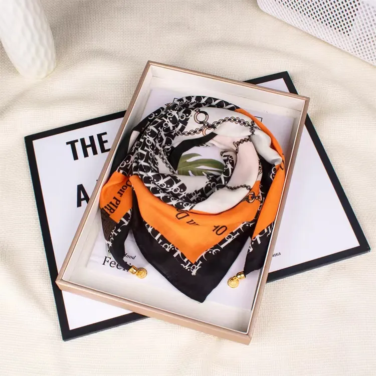 2025新款高级感网红爆款丝巾洋气时尚百搭女士围脖保暖围巾保暖