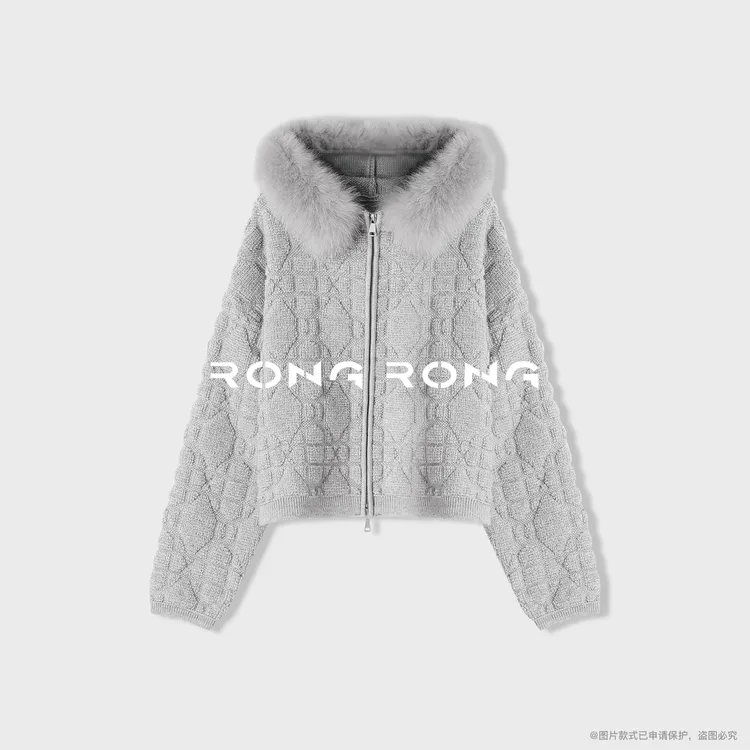 溶溶【法奢千金】RONGRONG 软糯菱格甄选蓬松狐狸毛领外套126-8800