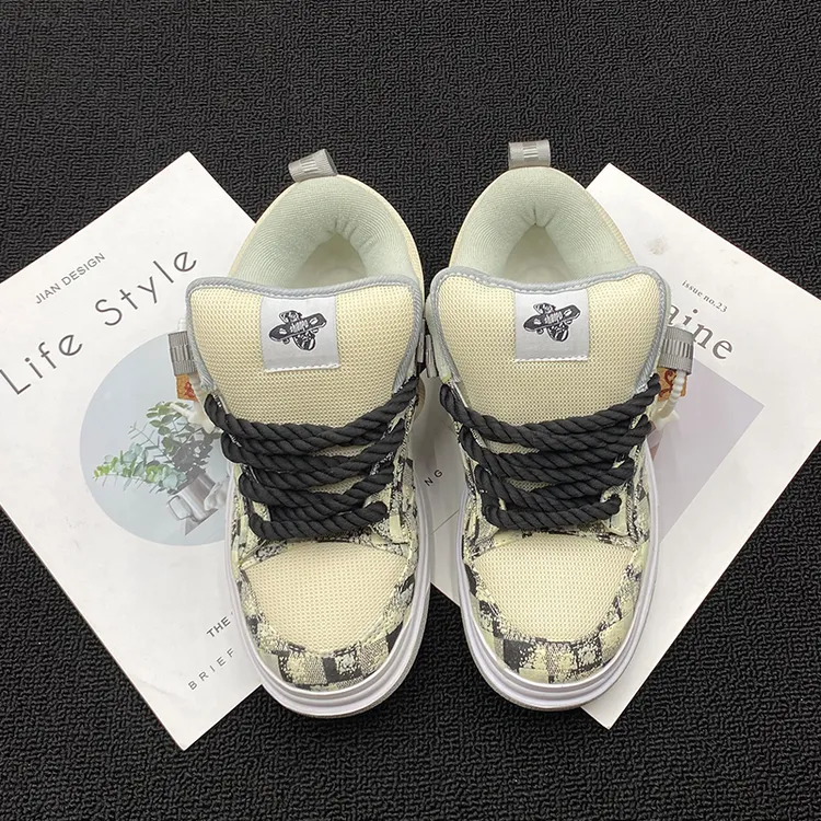 新款米色低帮厚鞋舌面包鞋大码男女同款情侣百搭潮运动休闲板鞋子
