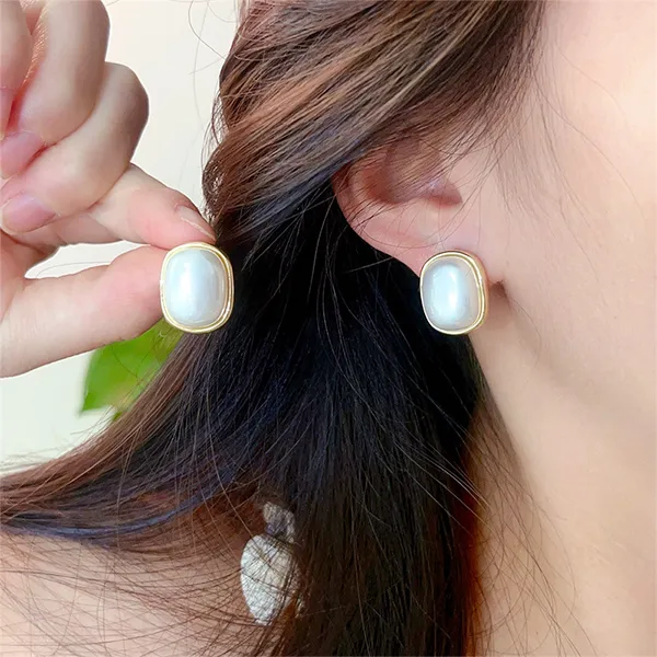黄铜仿珍珠耳饰 方形金属耳环女轻奢小众设计时尚百搭复古耳饰