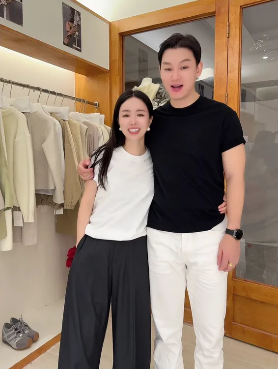 鑫燃KIKI 230克100棉无缝一体纯色短袖 2112 PF