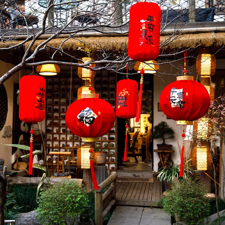 2026新年灯笼挂饰创意红绒布冬瓜灯入户门庭挂饰客厅商场场景布置