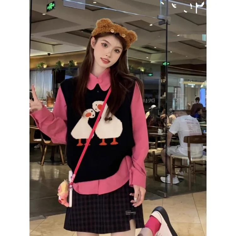 学院风套装女秋冬2025新款小个子穿搭小鸭针织马甲长袖衬衫两件套