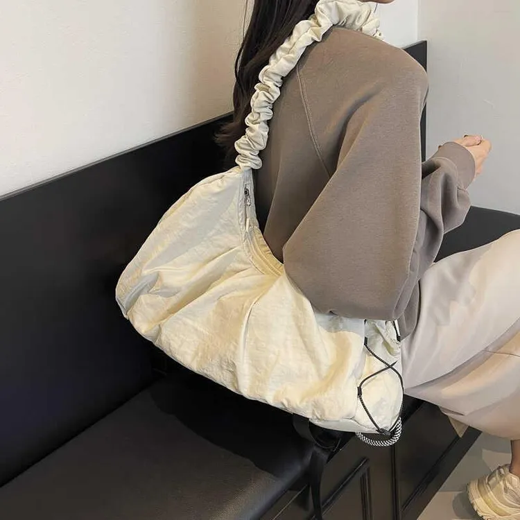 新款升级版可带瑜伽垫单肩旅行包大容量女士斜挎包时尚收纳运动包