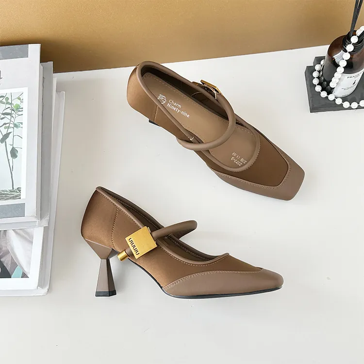 软皮法式玛丽珍鞋通勤方头中跟单鞋女粗跟软底舒适温柔高跟晚晚鞋