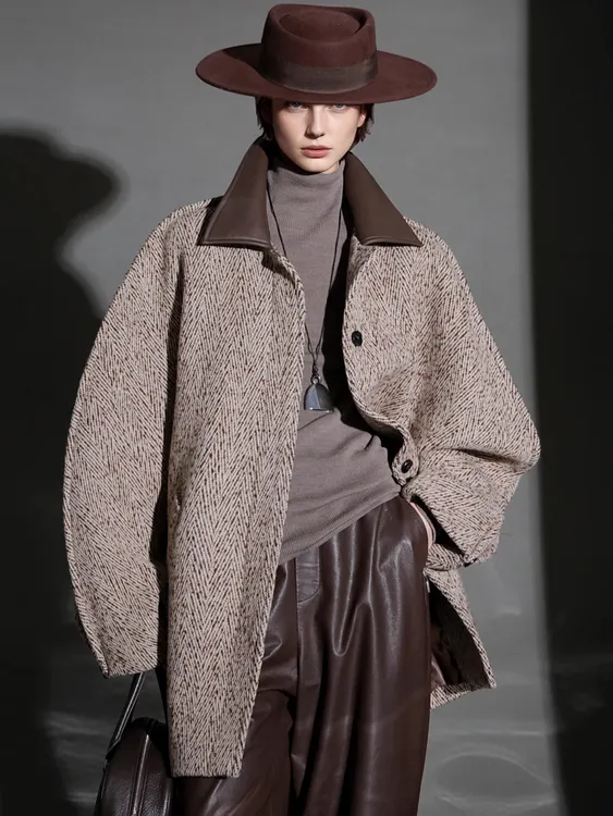 简创-秀场高定雪花人字纹设计皮领大衣女双面羊毛呢外套PI25A0105