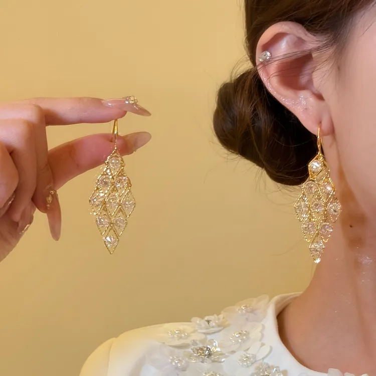 铜合金合成锆石耳饰 千金世家 闪钻金色树叶流苏耳环气质高级耳饰