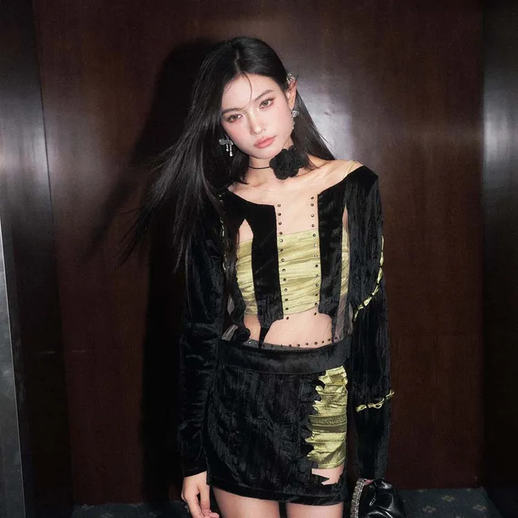 chengchengling黑色长袖丝绒拼接网纱烫钻套头衫