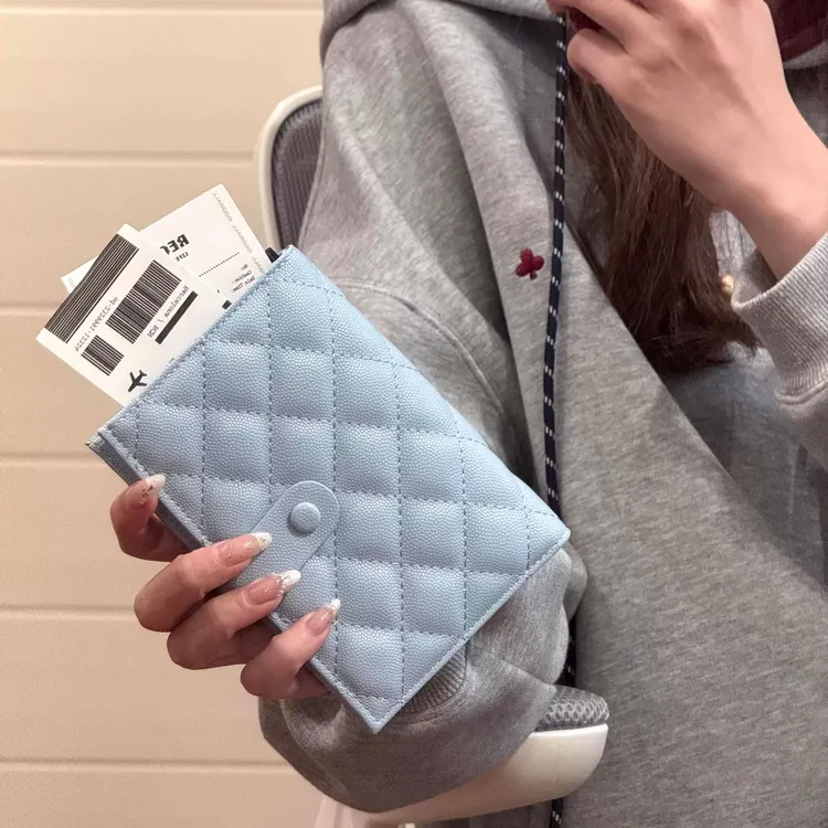 韩版护照包小众设计蓝色菱格护照夹证件包防盗刷保护套旅行机票夹