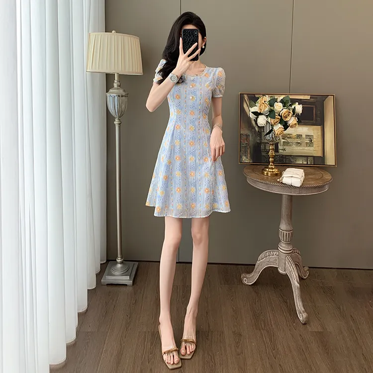 夏季名媛风时尚绝美刺绣碎花裙子女洋气小众法式钉珠小香风连衣裙