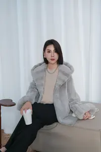 「中古画报」傲世夫人南瓜袖女款带帽分刀皮草外套