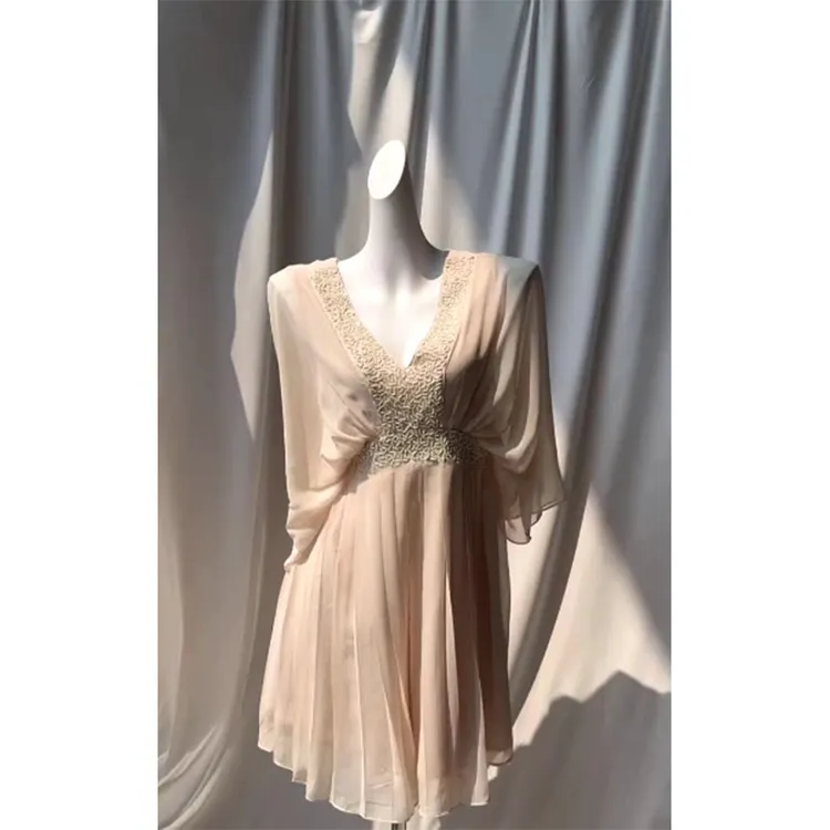 古早气质千金感宽松性感名媛连衣裙夏季新款收腰百搭V领休闲A字裙