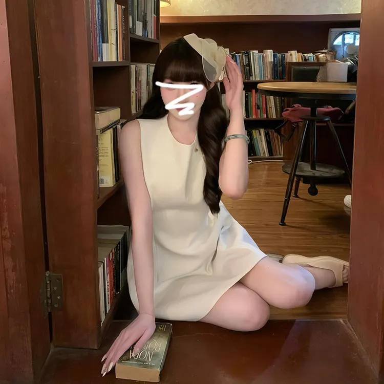 法式白色无袖背心连衣裙子女夏季2025新款小个子收腰气质a字短裙