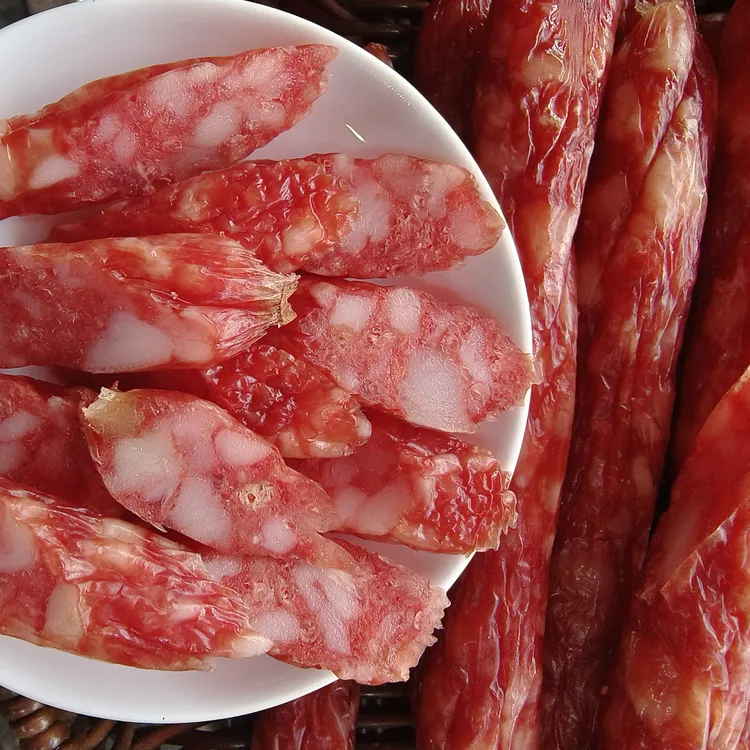 云南腾冲土猪风干广式小腊肠制作煲仔饭烧烤
