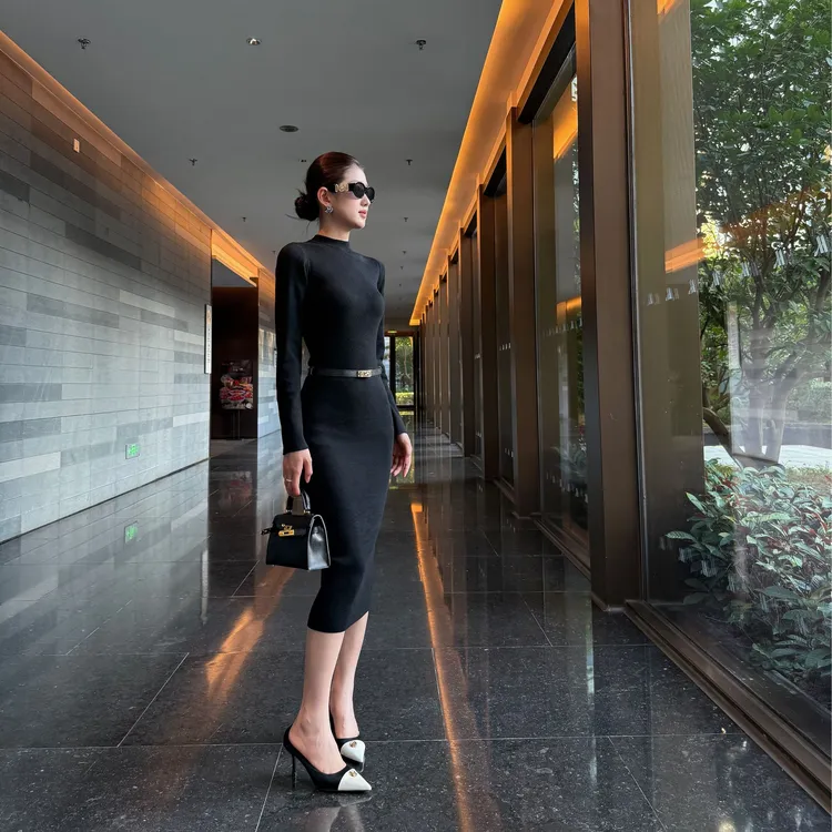 极简风时尚气质针织连衣裙女秋季长袖修身显瘦包臀裙中长款打底裙