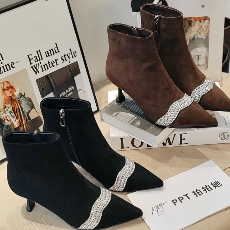 尖头细跟瘦瘦靴加绒水钻复古羊猄高跟短靴女冬2025新款欧美风百搭