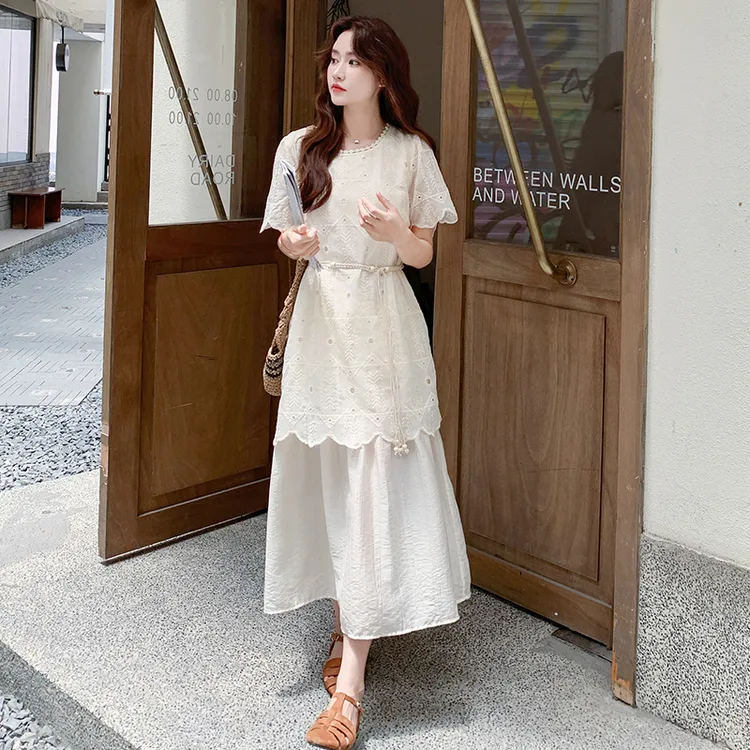气质通勤简约高级感中长裙女2025年夏季新款米白蕾丝假两件连衣裙