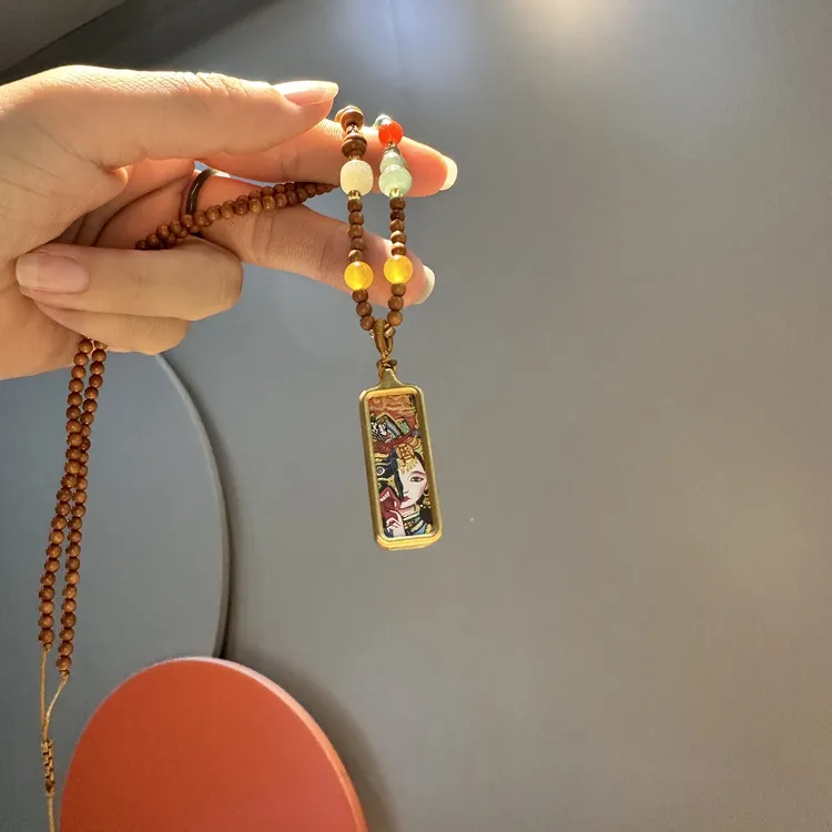 【女财节节高】扎基拉姆唐卡吊坠橄榄核步步高描金画铜饰项坠