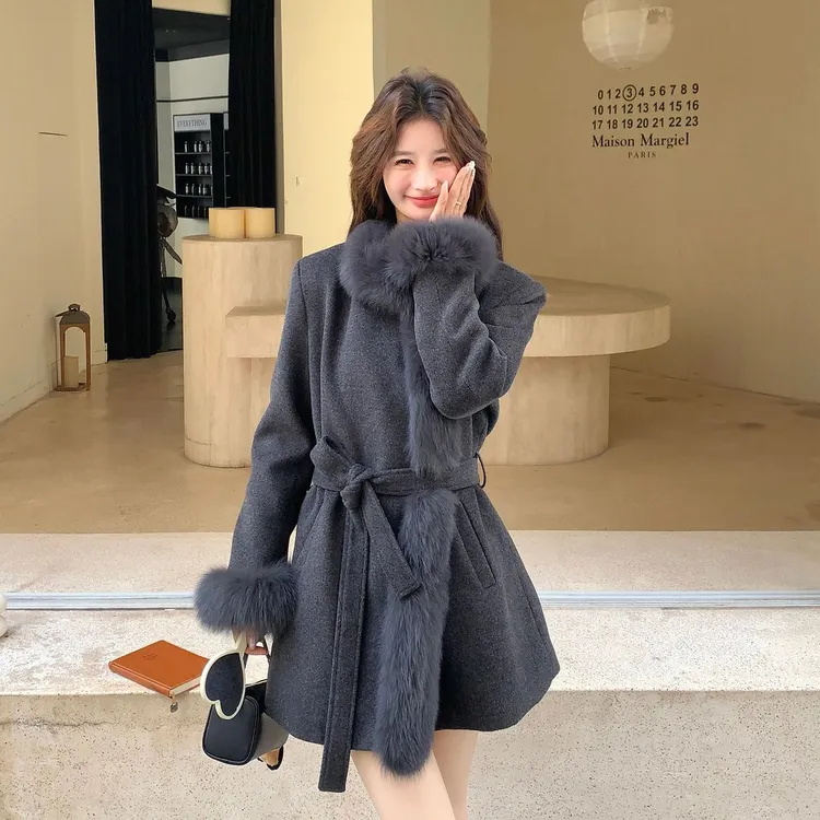 灰色高级感气质名媛狐狸毛90白鸭绒羽绒服女冬新款小个子呢子大衣