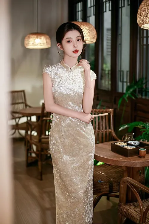 春秋丝绒中式改良旗袍女连衣裙2025气质新款收腰日常显瘦减龄修身