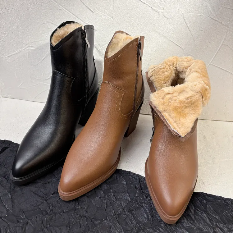 皮毛一体羊毛靴女高跟短靴2025年冬季新款粗跟尖头加绒加厚雪地靴